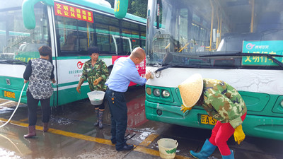 擦亮品牌（1） 二十车队 杨军_副本.jpg