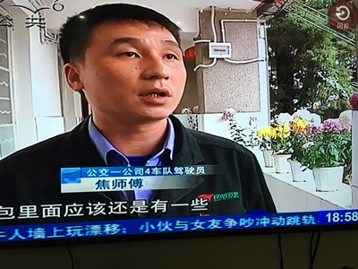 4-2016-10-简报3照片 党员带头践行社会主义荣辱观 作者 杨明珠_副本.jpg