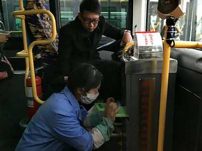 昆明公交发展紧跟科技发展的脚步（2）_副本.jpg