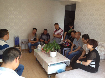 （丁云）远郊公司探望患病员工 (2)_副本.jpg