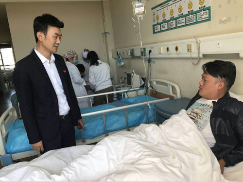 看望住院员工