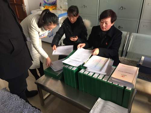 集团公司吴副书记检查基层党支部台账微博1