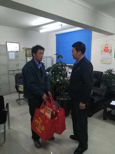 车队慰问困难员工陈明
