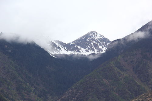 6《巍峨雪山》—驻二公司车间
