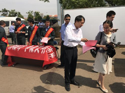 团总支组织万人签名活动