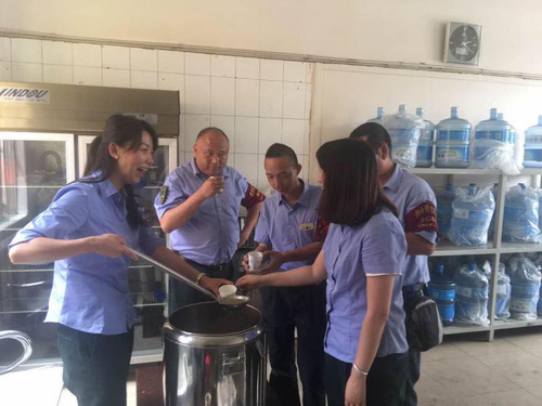 防暑降温 绿豆消暑（何靖）
