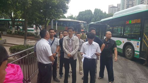 西山区创建全国文明城市督查组莅临我司眠山公交车场督查指导创文工作（尹文琳）1