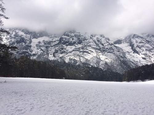 雪山脚下-六公司四十一车队杨清川摄 雪山脚下-六公司四十一车队杨清川摄