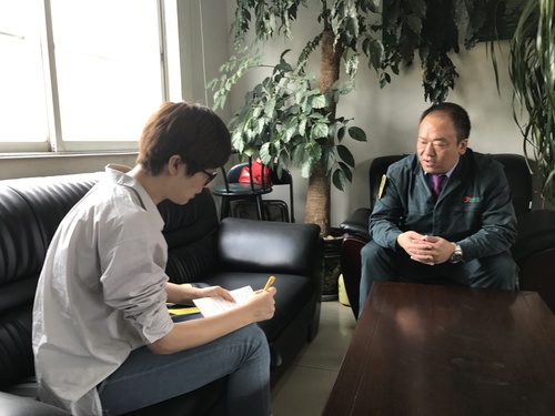 80路驾驶员张春华好样的,危急时刻出手相助 (1)