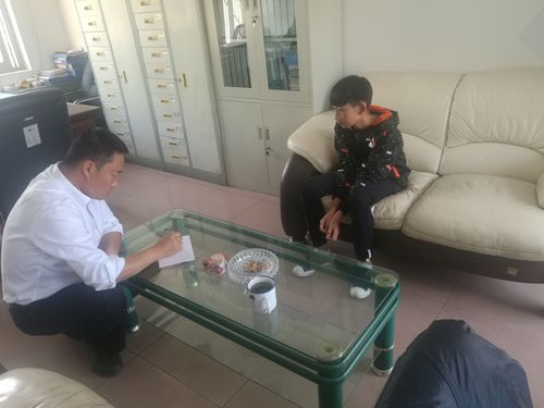 2017年10月7日十四车队热心帮助小男孩找到家人2
