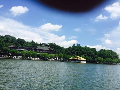 作者:李文忠《依山傍水》 作者:李文忠《依山傍水》
