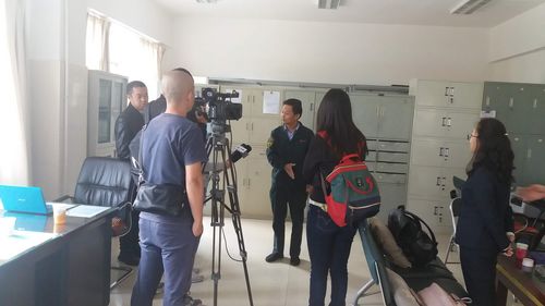 9旬老人突发高血压  公交好司机紧急救助（肖茜）