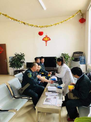 关爱员工     王静