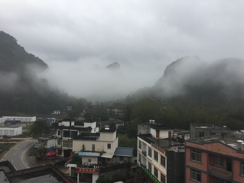 雾中小镇（张宏宇）
