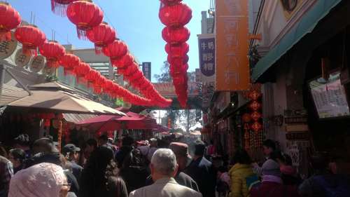 闹市 作者:马敏龙 闹市 作者:马敏龙