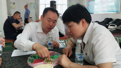 作者:张宏宇《比拼》 作者:张宏宇《比拼》