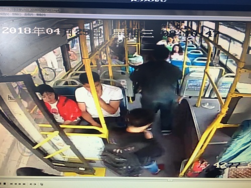 李文俊爱心帮助残疾人2