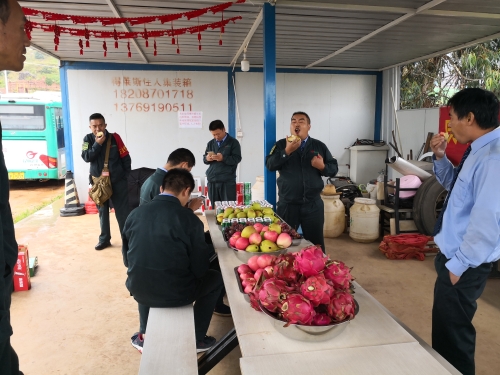 欢度国庆-六公司四十一车队蒋晨摄 欢度国庆-六公司四十一车队蒋晨摄